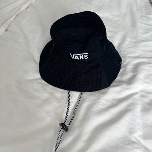 Like new Vans bucket hat with checkered drawstring